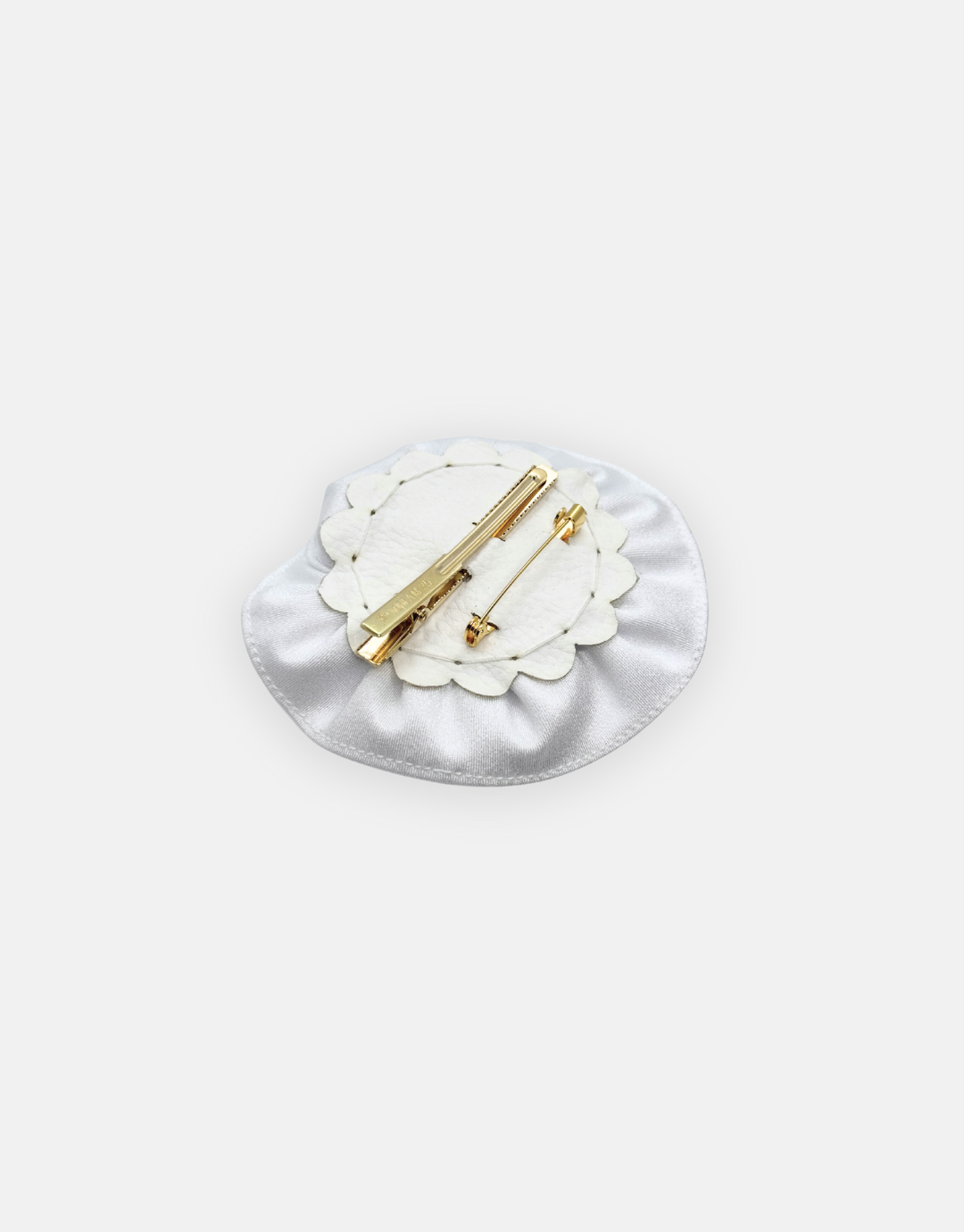 J ROSE BROOCH WHITE